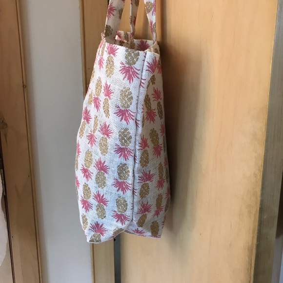 💚3/$20💚 Pink & Gold Metallic Pineapple tote - Picture 4 of 7